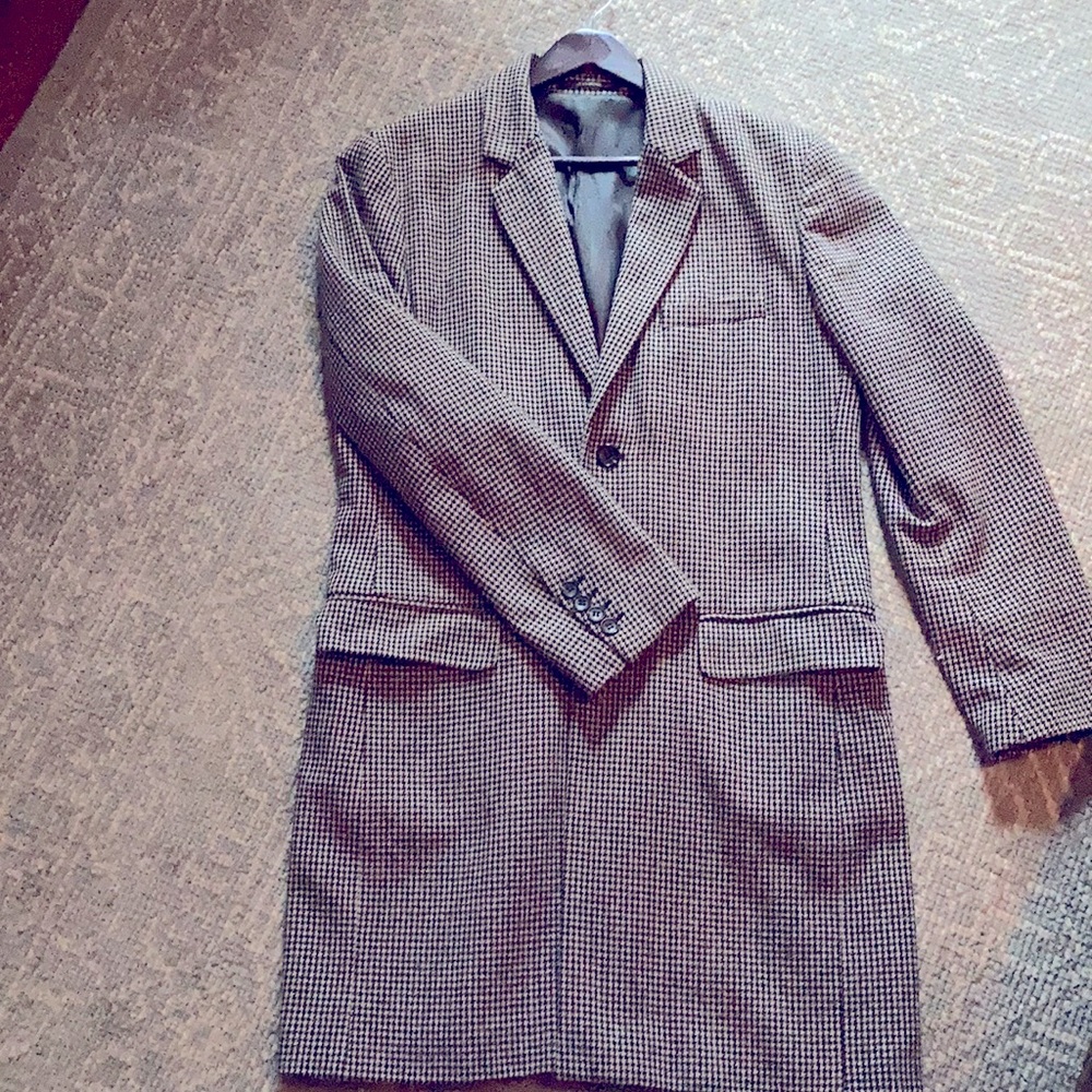 Like new club Monaco men 3/4 black and white coat